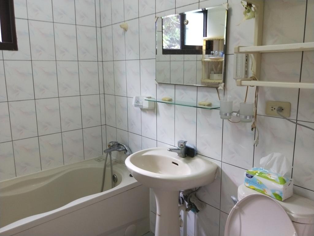 Meiting B&B Shuili Bagian luar foto